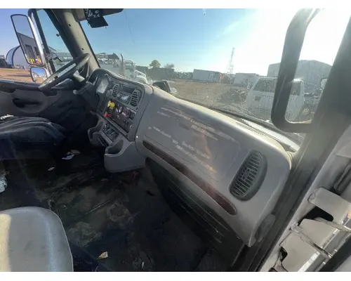 FREIGHTLINER M2 106 Cab