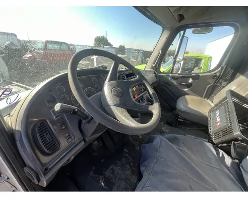 FREIGHTLINER M2 106 Cab