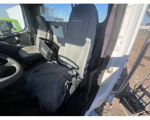FREIGHTLINER M2 106 Cab