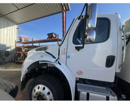FREIGHTLINER M2 106 Cab
