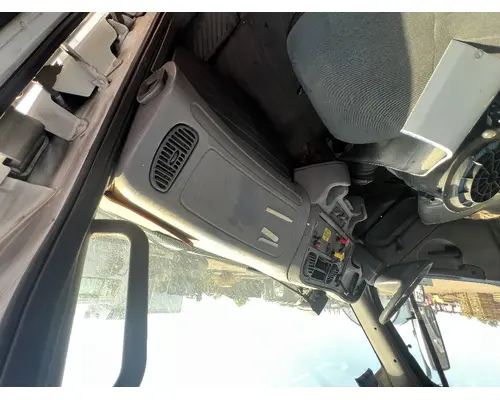FREIGHTLINER M2 106 Cab