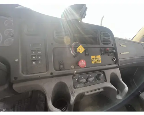 FREIGHTLINER M2 106 Cab