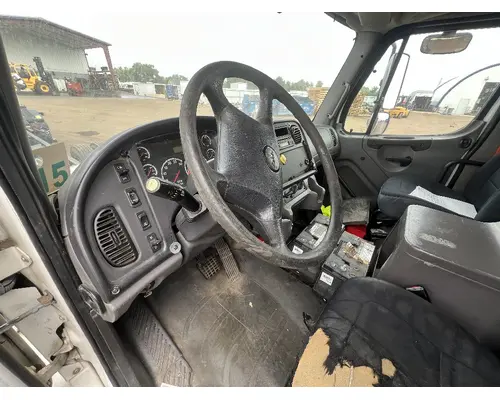 FREIGHTLINER M2 106 Cab