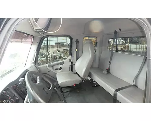 FREIGHTLINER M2 106 Cab