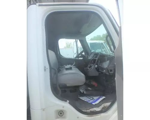 FREIGHTLINER M2 106 Cab