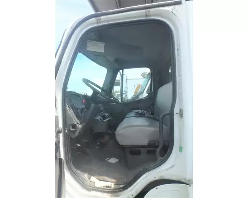 FREIGHTLINER M2 106 Cab