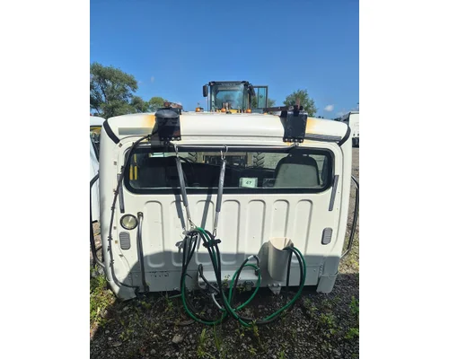 FREIGHTLINER M2 106 Cab
