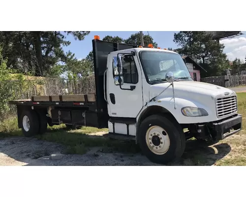 FREIGHTLINER M2 106 Complete Vehicle