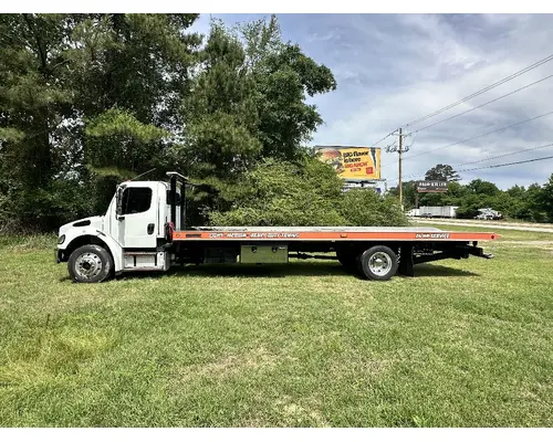 FREIGHTLINER M2 106 Complete Vehicle