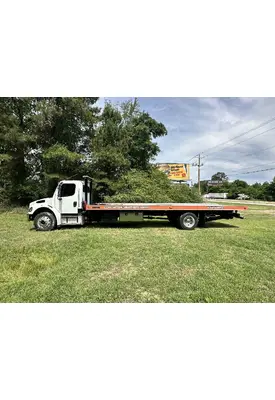 FREIGHTLINER M2 106 Complete Vehicle