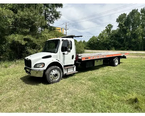 FREIGHTLINER M2 106 Complete Vehicle