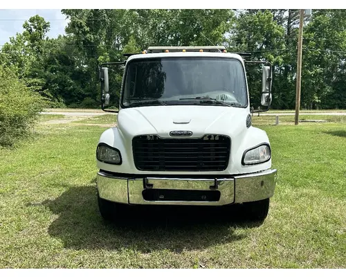 FREIGHTLINER M2 106 Complete Vehicle