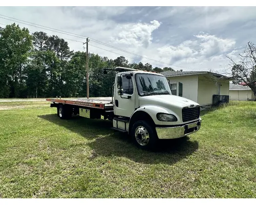 FREIGHTLINER M2 106 Complete Vehicle