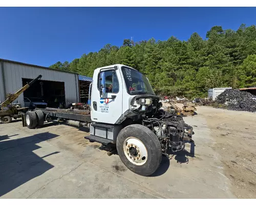 FREIGHTLINER M2 106 Complete Vehicle