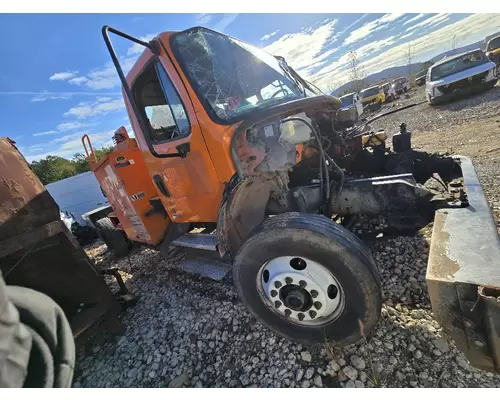 FREIGHTLINER M2 106 Complete Vehicle