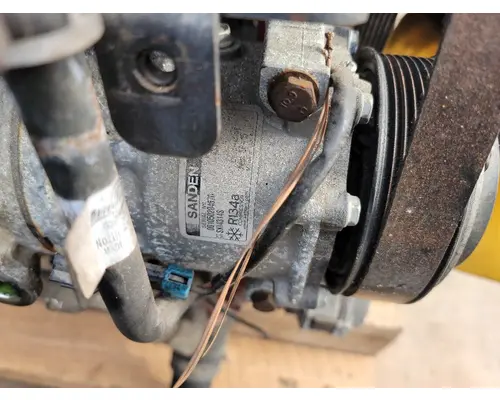 FREIGHTLINER M2 106 Complete Vehicle