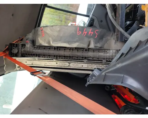 FREIGHTLINER M2 106 Complete Vehicle