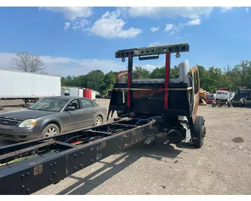 FREIGHTLINER M2 106 Complete Vehicle