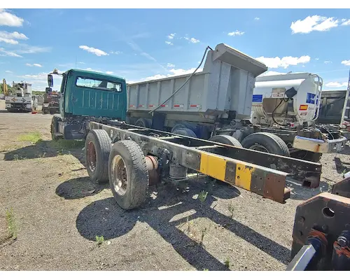 FREIGHTLINER M2 106 Complete Vehicle