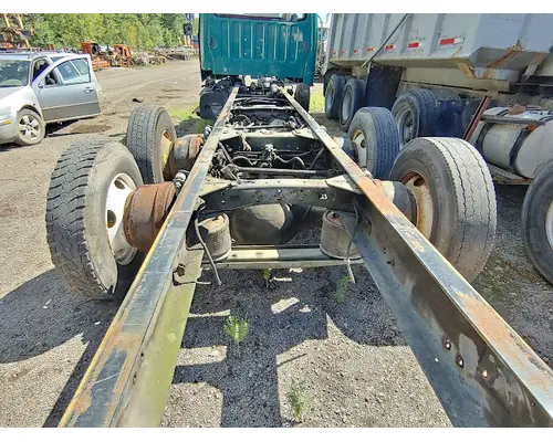 FREIGHTLINER M2 106 Complete Vehicle