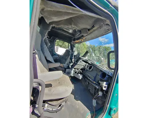 FREIGHTLINER M2 106 Complete Vehicle