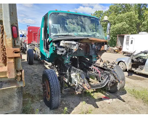 FREIGHTLINER M2 106 Complete Vehicle