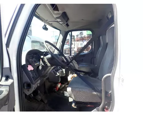 FREIGHTLINER M2-106 Complete Vehicle
