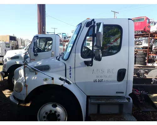 FREIGHTLINER M2-106 Complete Vehicle
