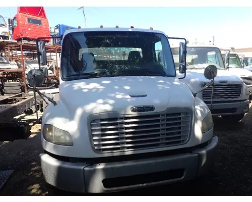 FREIGHTLINER M2-106 Complete Vehicle