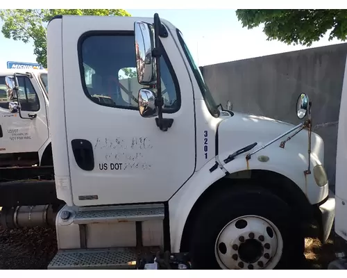 FREIGHTLINER M2-106 Complete Vehicle