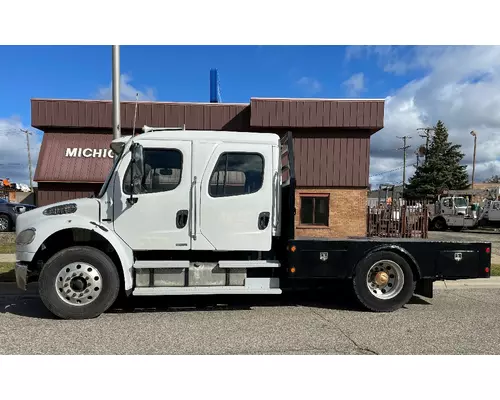 FREIGHTLINER M2-106 Complete Vehicle