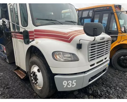 FREIGHTLINER M2 106 Complete Vehicle