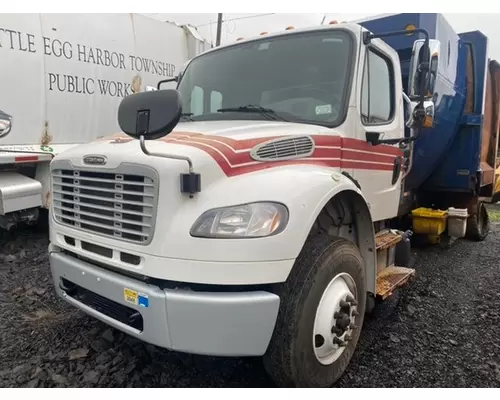 FREIGHTLINER M2 106 Complete Vehicle