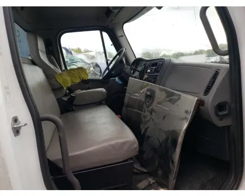 FREIGHTLINER M2 106 Complete Vehicle