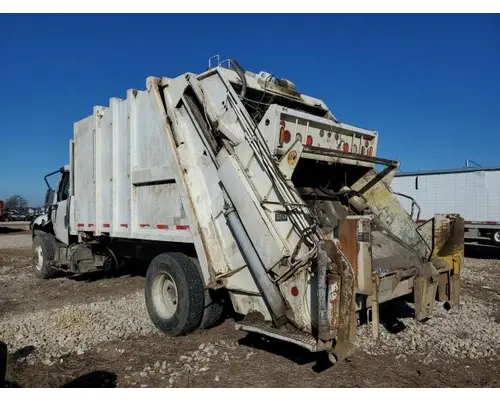 FREIGHTLINER M2 106 Complete Vehicle