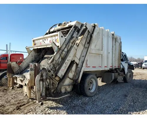 FREIGHTLINER M2 106 Complete Vehicle