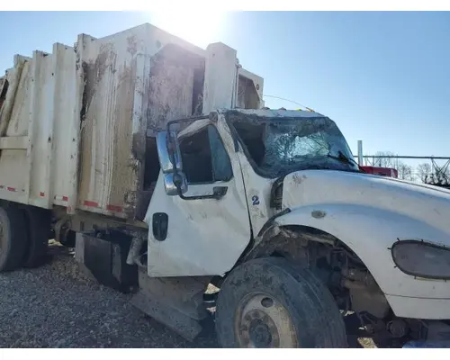 FREIGHTLINER M2 106 Complete Vehicle