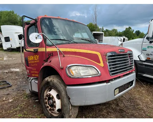 FREIGHTLINER M2 106 Complete Vehicle