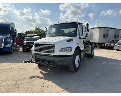 FREIGHTLINER M2 106 Complete Vehicle