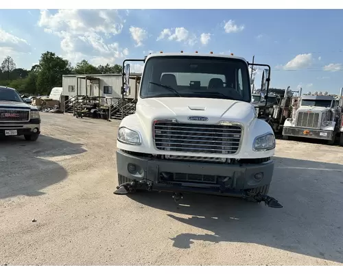 FREIGHTLINER M2 106 Complete Vehicle