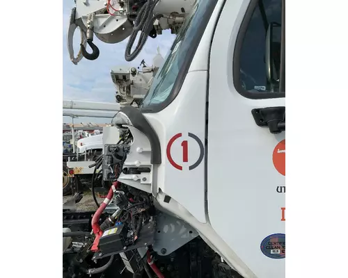 FREIGHTLINER M2 106 Cowl