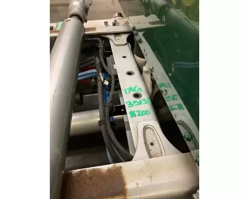 FREIGHTLINER M2 106 Crossmember