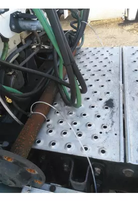 FREIGHTLINER M2 106 DECK (CATWALK) STEP