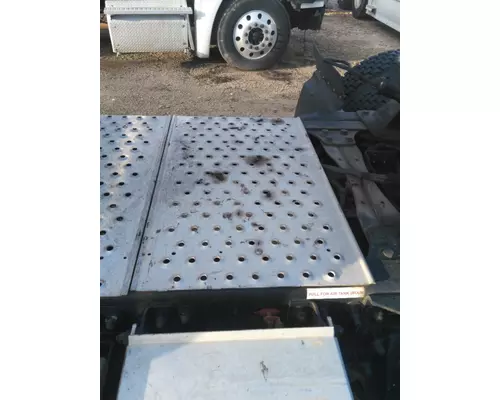 FREIGHTLINER M2 106 DECK (CATWALK) STEP