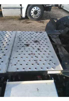 FREIGHTLINER M2 106 DECK (CATWALK) STEP
