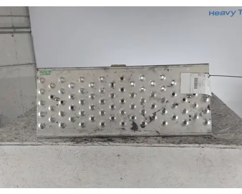FREIGHTLINER M2 106 DECK (CATWALK) STEP