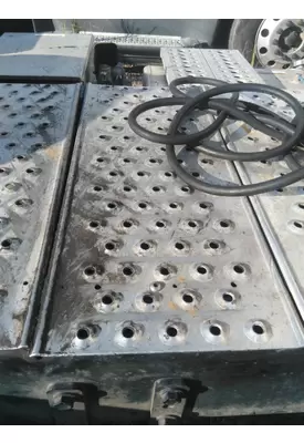FREIGHTLINER M2 106 DECK (CATWALK) STEP