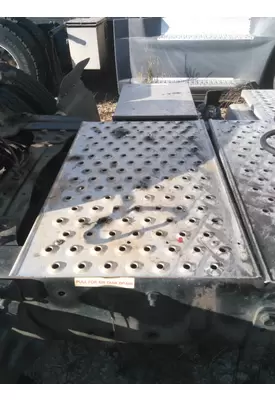 FREIGHTLINER M2 106 DECK (CATWALK) STEP