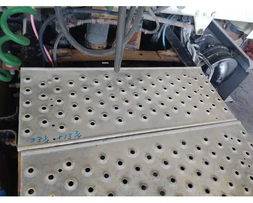 FREIGHTLINER M2 106 DECK (CATWALK) STEP