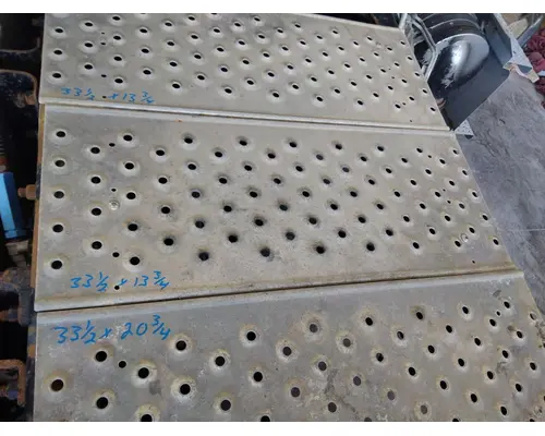 FREIGHTLINER M2 106 DECK (CATWALK) STEP